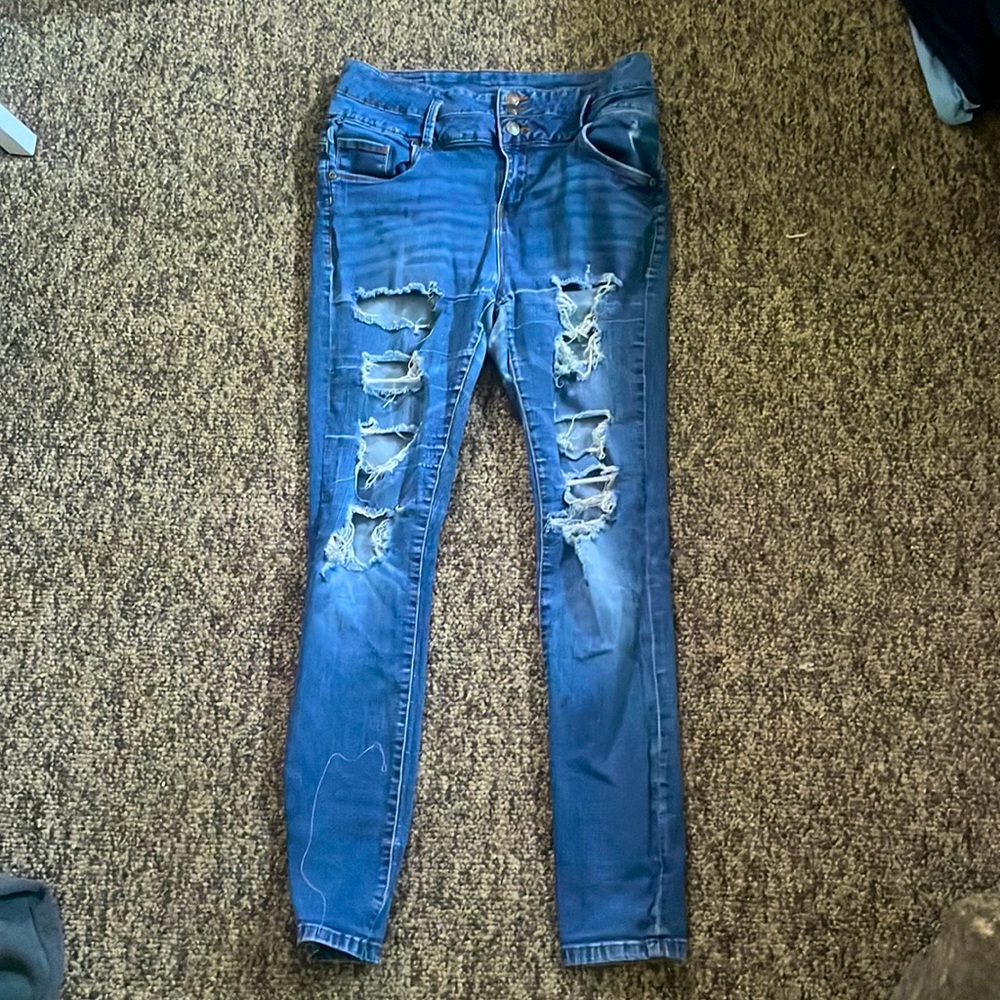 I’m selling some used skinny jeans